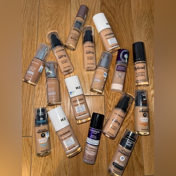 BRAND NEW bundle of 16 foundations - Picture 1 of 1